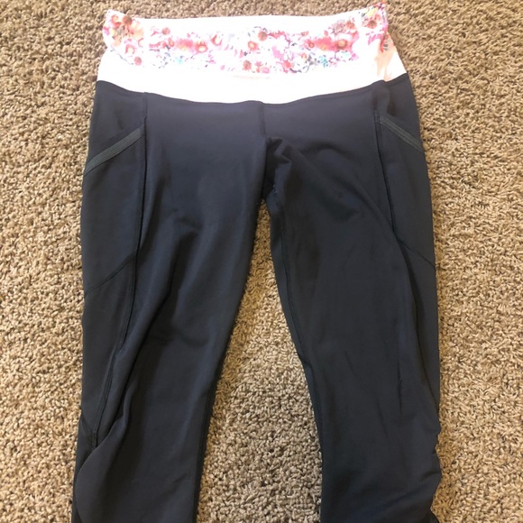 Lululemon Capris With Pockets - Picture 1 of 2